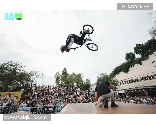 南京极限运动队在运动极限运动嘉年华中以79分领跑积分榜展现强大实力